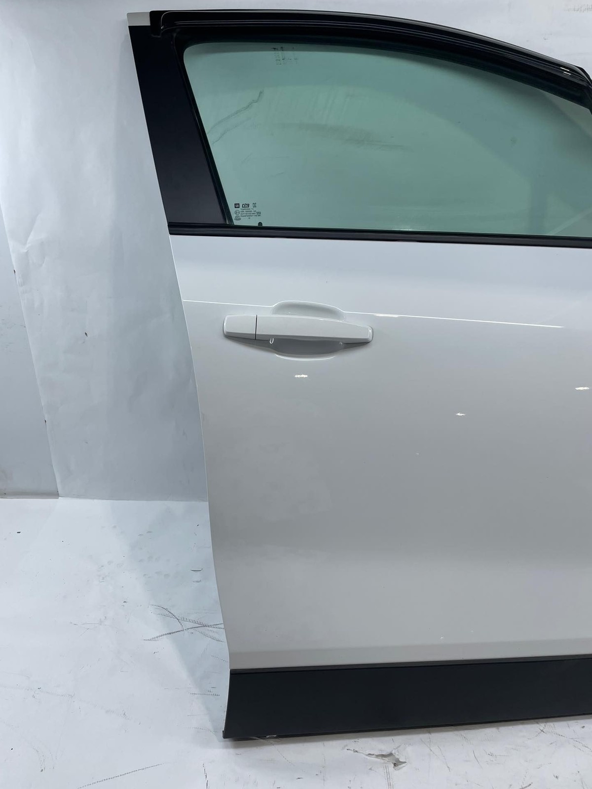 2013-2022 Chevy Trax LS RH Passenger Front Door Assembly W/ Glass & Panel White Item image 3