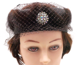 VTG Union Made Brown Fascinator Hat With Netting Brooch &amp; Fur 20&quot; - £22.05 GBP