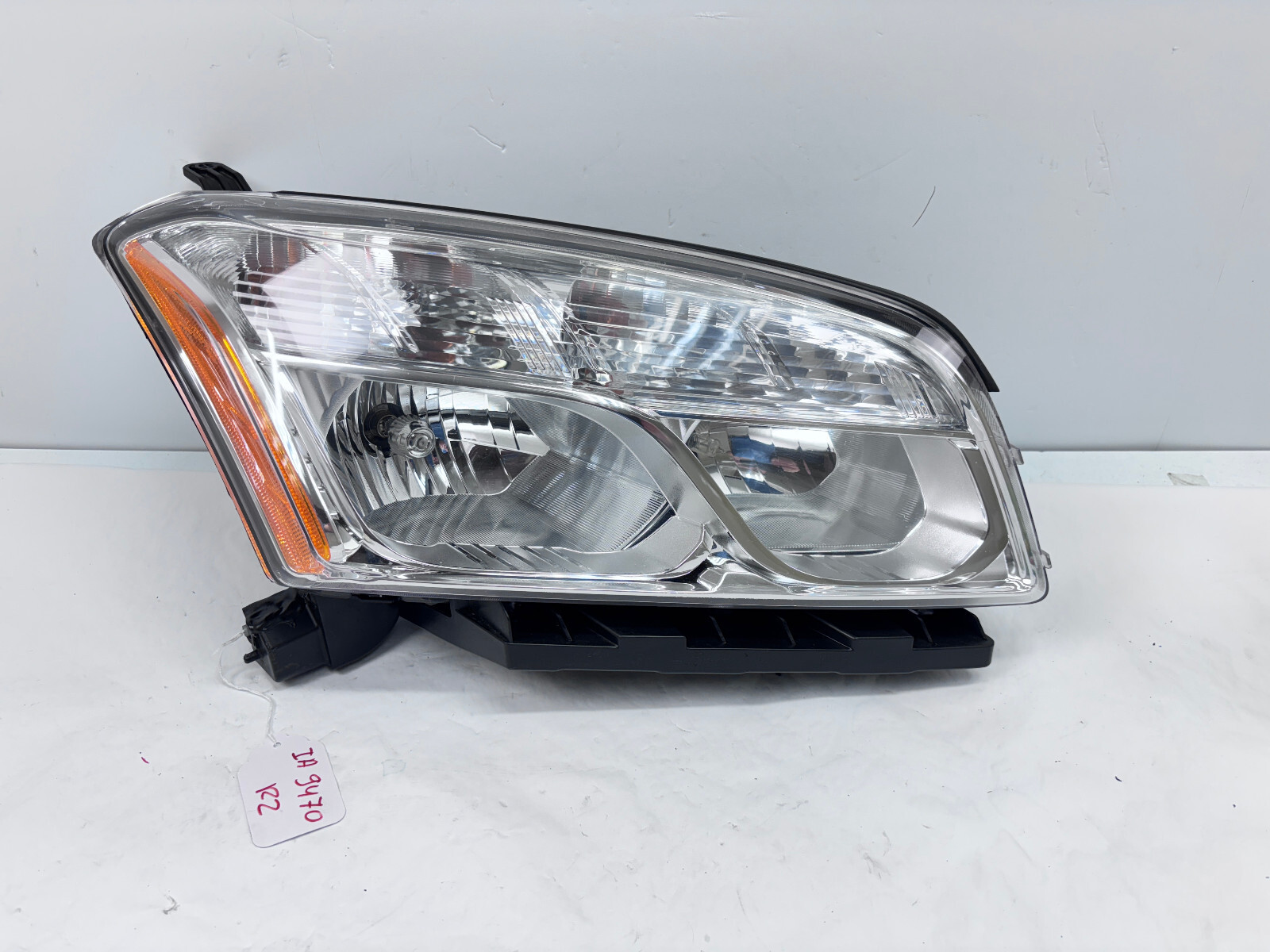 95146961  2013 2014 2015 2016 CHEVY TRAX HALOGEN  FRONT RIGHT OEM HEADLIGHT - £75.33 GBP