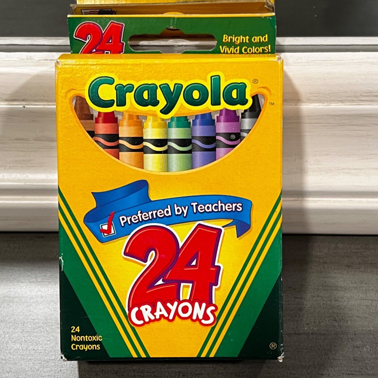 Binney & Smith 24 Crayola Crayons 2006 Box - $9.60