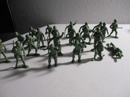Lot 22 Vintage 1963 Louis Marx Army Men Plastic Toy Soldiers 2.5” Green - $25.83
