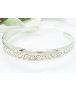  Sterling Silver Newgrange Swirl Cuff Bracelet Average Size Wrist - €64,72 EUR