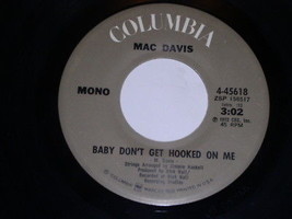 Mac Davis Baby Don&#39;t Get Hooked On Me Promo 45 Rpm Vintage Columbia Label - £14.67 GBP