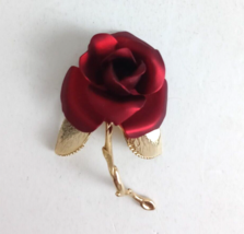 Red Rose With Gold Tone Stem 3D Style Lapel Hat Pin Broach - $8.25