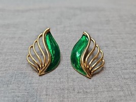 Vintage Green Wing Design Gold Tone Earrings, 1.5&#39;&#39; - $9.99