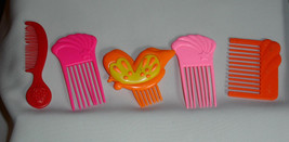 Lot of Barbie doll and friends assorted combs vintage fashion accessory - £7.84 GBP