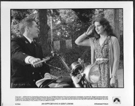AN OFFICER AND A GENTLEMAN - Richard GERE Debra WINGER Movie Photo #2 - $14.95