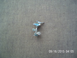 Bird Bath Brooch with Blue Rhinestone Water - $95.18 MXN