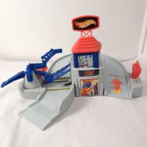 Vintage Hot Wheels Gas Station Play Set Toy track set Speed Shop playset... - $10.00