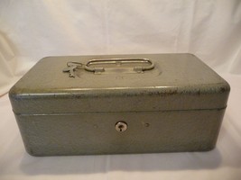 Vintage CCC Products Metal cash box container tackle box with key - £19.46 GBP