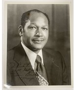Tom Bradley Signed Autographed Glossy 8x10 Photo - £31.59 GBP