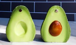 Ceramic Superfood Hearty Avocado Halves Salt And Pepper Shakers Figurine... - €14,48 EUR