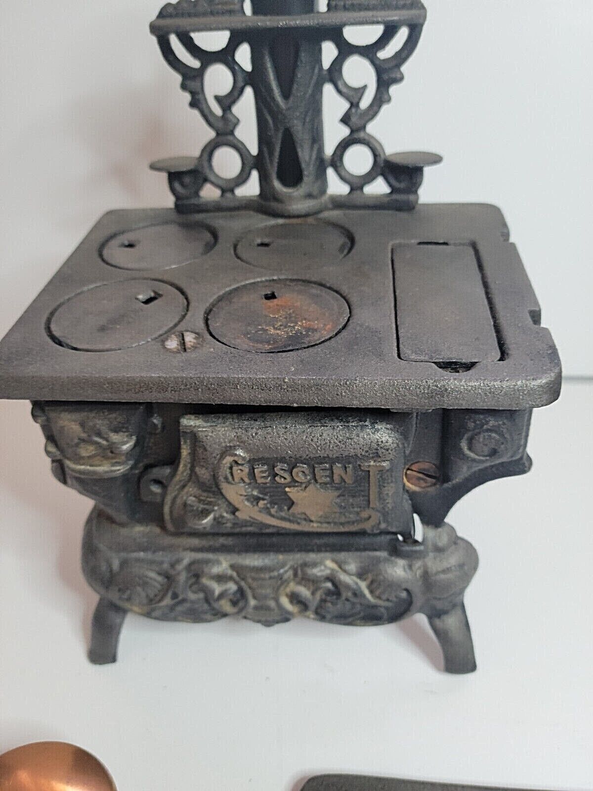 CRESCENT MINIATURE CAST IRON STOVE WITH ACCESSORIES Collectibles