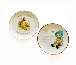 Lot of Two (2) Vintage Holly Hobbie Porcelain Plates Lasting Memories 1976 Love  - £15.95 GBP