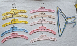15 Assorted VTG Plastic &amp; Metal Childrens Hangers White Pink Yellow Blue - $30.00