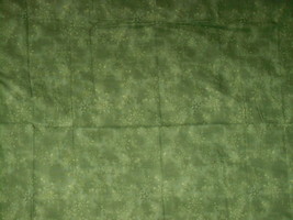 Green Snowflakes Fabric Hugs &amp; Holly #22328 by Kelly Mueller 44 x 53&quot; Remnant  - £9.19 GBP