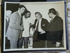 Vintage 8x10 Black &amp; White Photograph US &amp; Pakistan Diplomats 1970s Government - £15.95 GBP