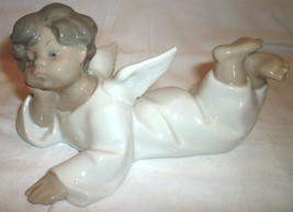 Charming Vintage Lladro Porcelain Figurine Baby Angel Laying Down - £46.99 GBP