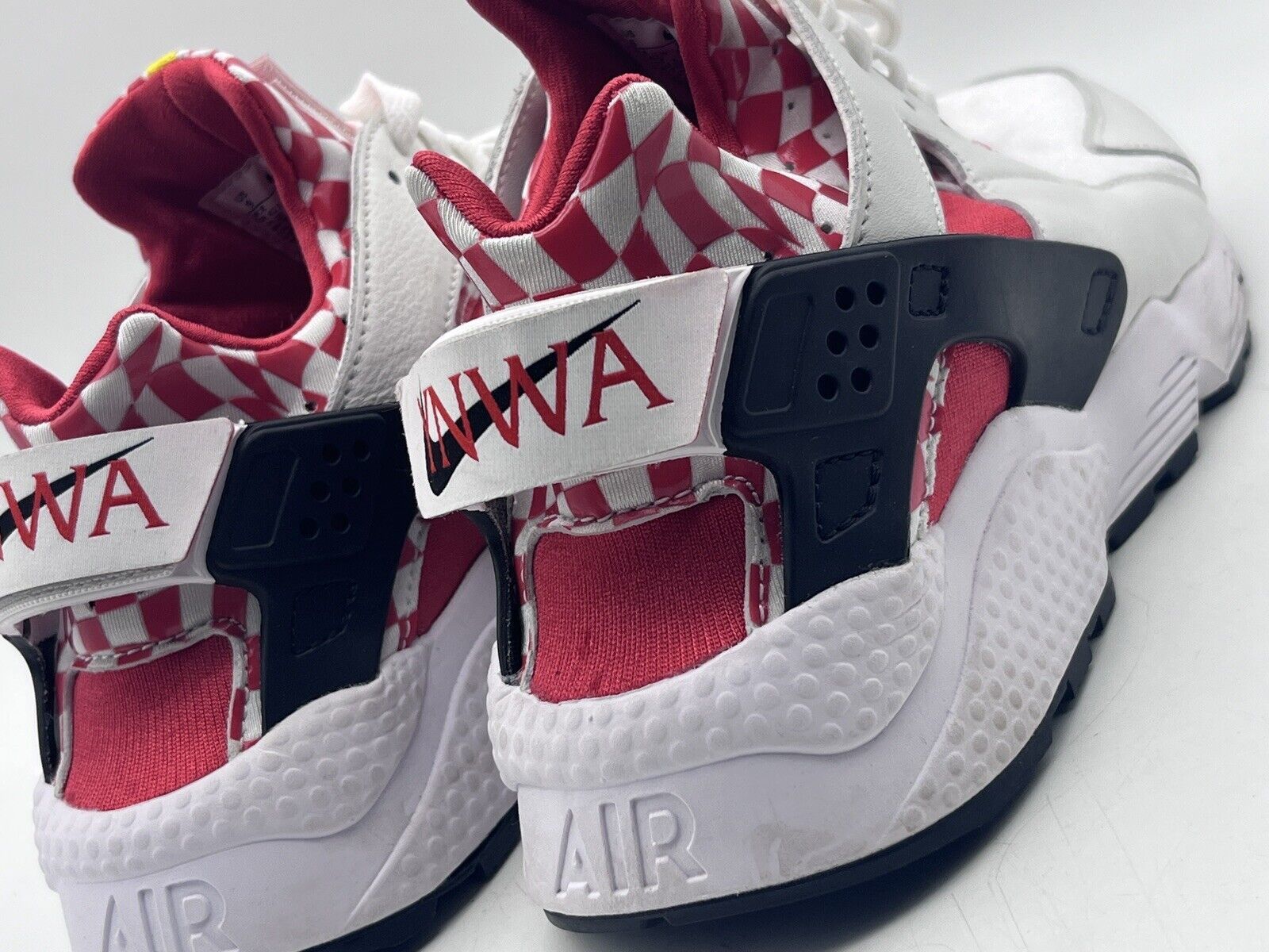 Authenticity Guarantee 
Nike Air Huarache PRM QS Liverpool Red Devils DN... - $109.99