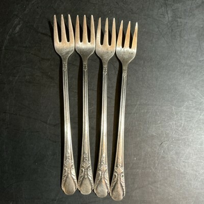 Vintage Wm Rogers 5 1/4 &quot; Cocktail Forks 1940 SilverPlate Avalon Cabin S... - $9.89