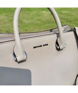 MICHAEL KORS SELMA MEDIUM TOP ZIP SAFFIANO LEATHER SATCHEL GRAY $298 - €69,32 EUR MICHAEL KORS SELMA MEDIUM TOP ZIP SAFFIANO LEATHER SATCHEL GRAY $298 - €69,32 EUR
