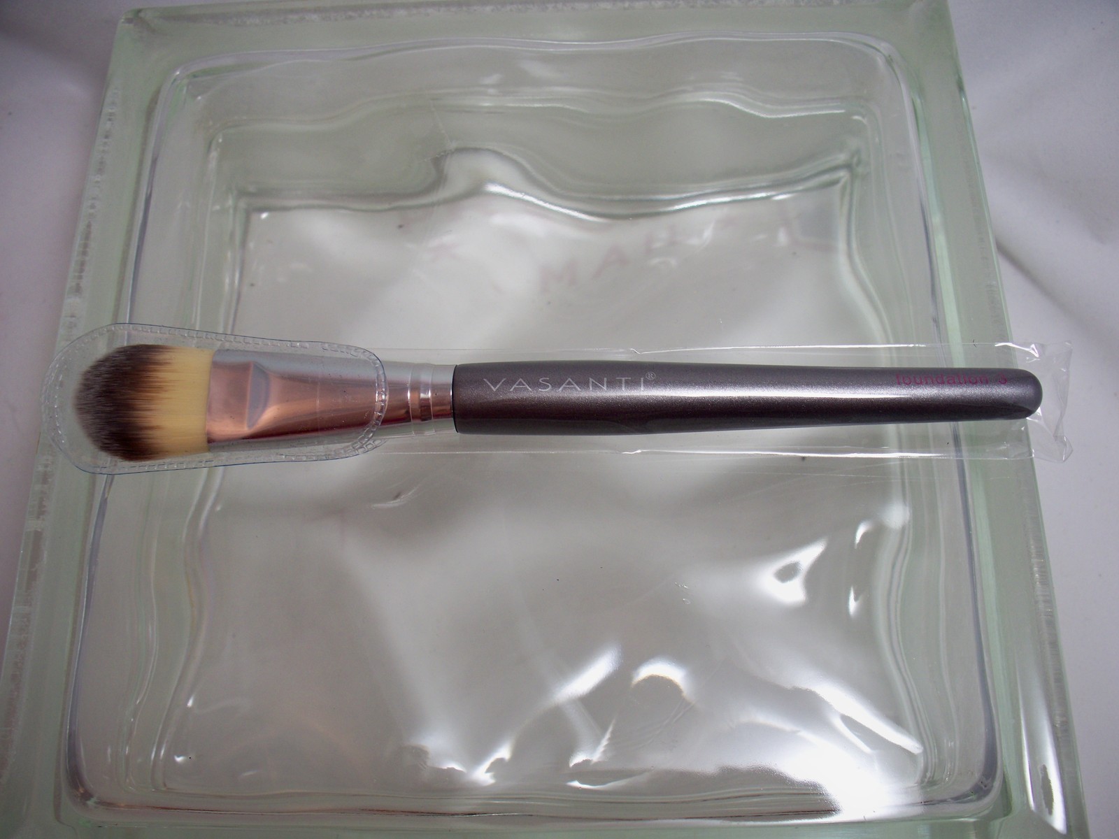 Vasanti Foundation Bush 7 1/2&quot; with protective brush head cover - $17.50
