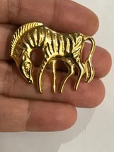 Vintage Textured Goldtone Figural Zebra Safari Theme PIN/BROOCH - £7.84 GBP