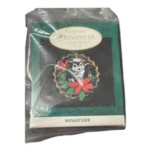 1994 Hallmark Keepsake Miniature Ornament Collectors Club Sweet Bouquet Skunk - £5.42 GBP