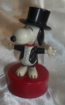 Vintage Peanuts Top Hat Snoopy Push Button Puppet 1966 - £7.77 GBP