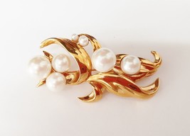 Vintage Retro Style Faux Graduated Pearl Gold Tone Brooch Pin Leafy Floral - £17.50 GBP