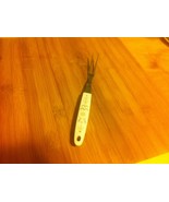EKCO FLINT ARROW COOKING/CARVING/TURNING FORK WHEAT PATTERN - $188.01 MXN