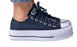 Converse Women Sneakers - 9 US EU 40 Black Casual Comfort Street Shoes New - $1,993.57 MXN