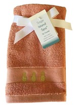 Pineapple Welcome Fingertip Towels Set of 2 Embroidered Bathroom Beach H... - $36.14