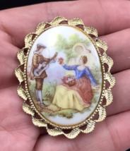 Vintage Fragonard Man Seranading Lady Gold Tone Oval Ceramic Cameo Brooch Pin - £10.23 GBP