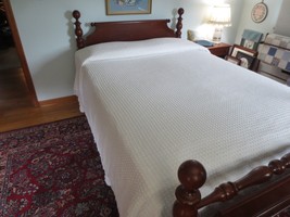 Vintage WHITE Cotton ELONGATED POPCORN Fringed BEDSPREAD or CUTTER -  96... - £35.26 GBP