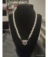 Necklace- White Pearls with pendant - $228.08 MXN