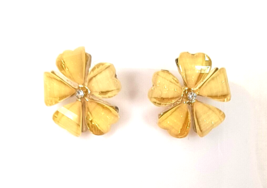 Vintage Fashion Earrings Yellow Enamel Flowers Rhinestone Center - £10.96 GBP