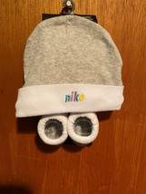 Nike Newborn Neutral Socks and Hat  0-6 Months *NEW* L1 - £11.18 GBP