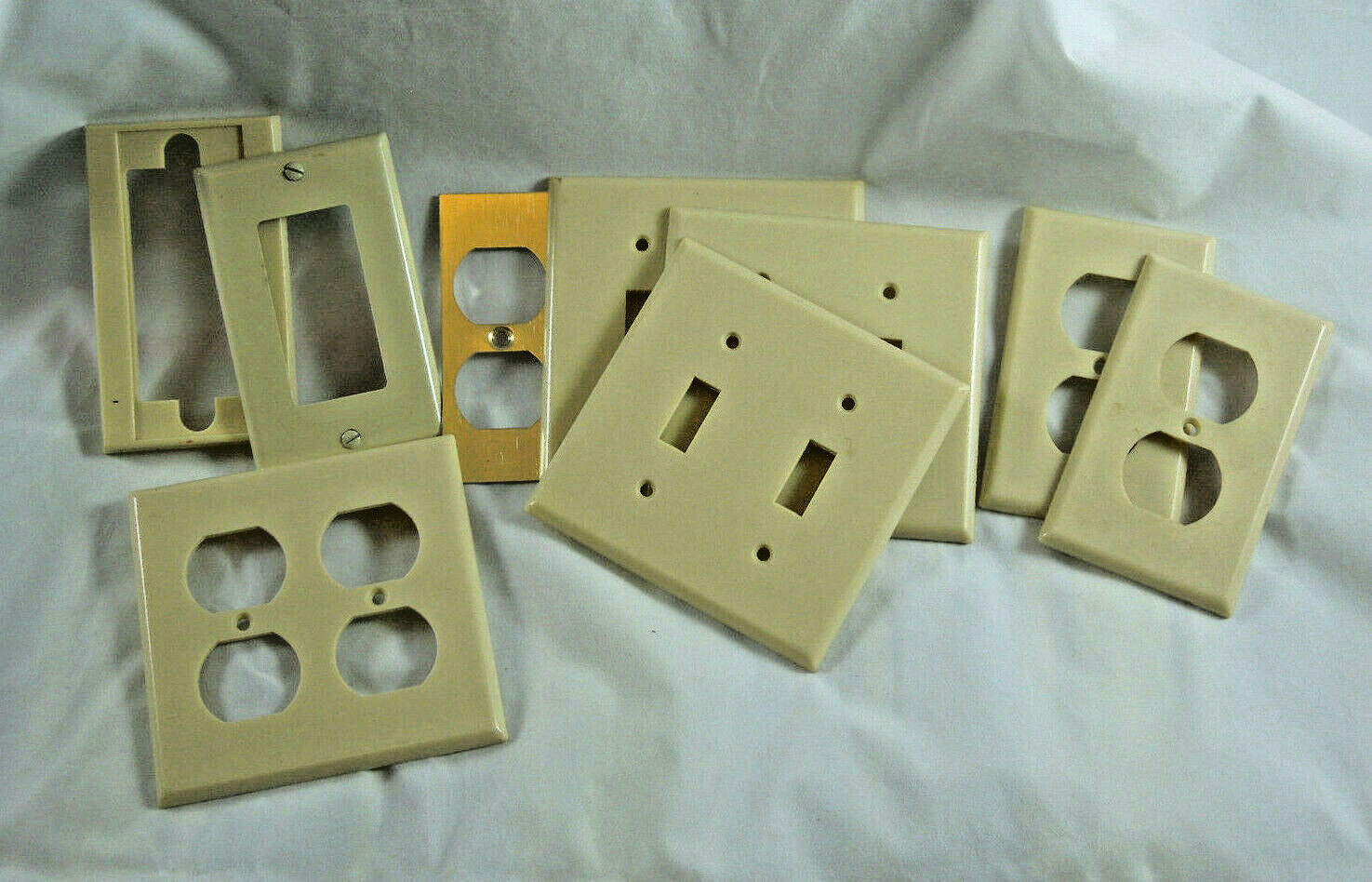 Fixture Cover LOT WALL SWITCH OUTLET COVER PLATE 9 Various 2 and 4 Receptacle - $5.93