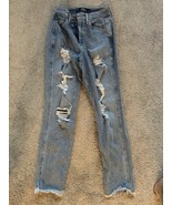 Hollister Curvy Ultra High Rise Mom Jeans  - $276.80 MXN