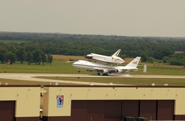 Space Shuttle Endeavour on a Boeing 747 lands at Air Force base - New 8x10 Photo - £6.88 GBP