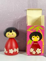 Avon Small World Dolls from Around the World Japanese Shampoo New Vintage 1970 - £11.10 GBP