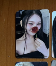VIVIZ Official Photocard Collection The 1st Album [A Montage of ()] -7 TYPE - $187.49 MXN
