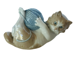 Lladro Nao Cat Figurine porcelain sculpture yarn ball kitten Daisa Spain... - £134.81 GBP