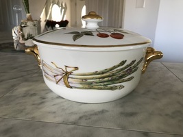 Vintage Royal Worcester Fire Proof Round Casserole With Lid (England) - $14.99