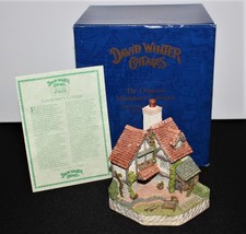 David Winter 1995 Gardener&#39;s Cottage Collectors Guild in Box with COA - £15.65 GBP