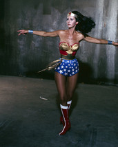 Wonder Woman Lynda Carter twirling in costume 8x10 Photo - £6.28 GBP