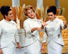 The Andrews Sisters Color 16X20 Canvas Giclee - £55.74 GBP