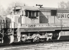Union Pacific Railroad UP #2408 C30-7 Locomotive Train Photo West Chicago IL - £7.60 GBP