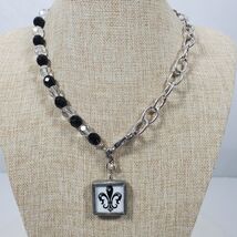 Vintage BOHO Fleur de Lis Choker Necklace Clear Black Silver Tone 16 Inch - €12,45 EUR Vintage BOHO Fleur de Lis Choker Necklace Clear Black Silver Tone 16 Inch - €12,45 EUR